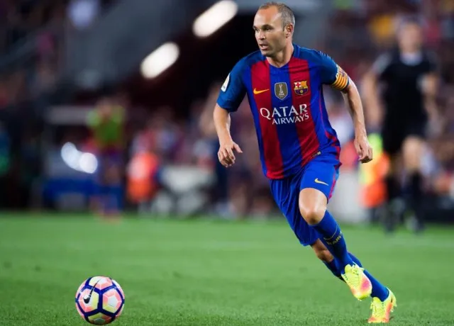 Cựu sao Barca Iniesta giải nghệ với thành tích thi đấu ấn tượng